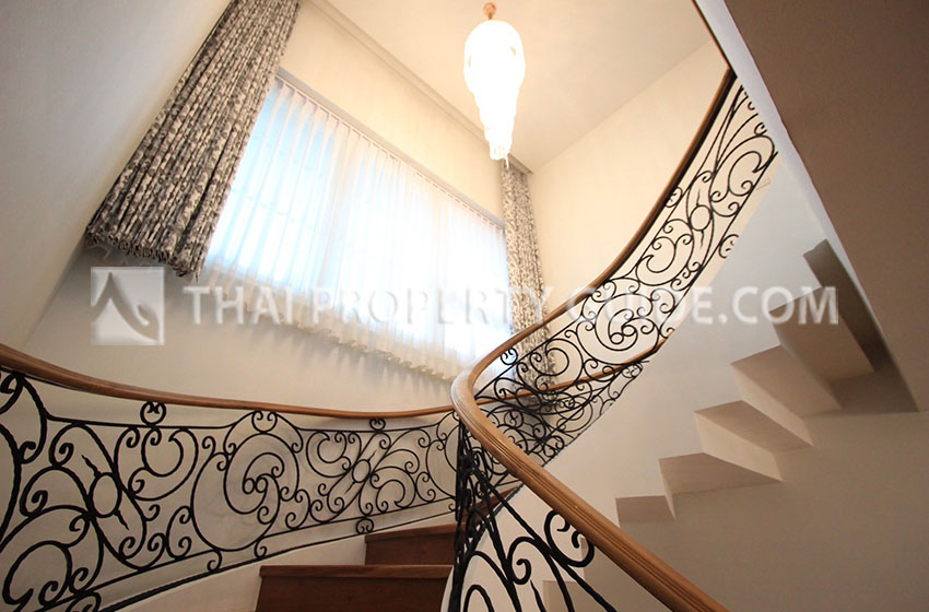 House with Private Pool in Sukhumvit 